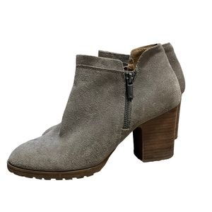 Lucky Brand Noryn Lug Sole Gray Suede Leather Heeled Ankle Boot Booties Size 9.5